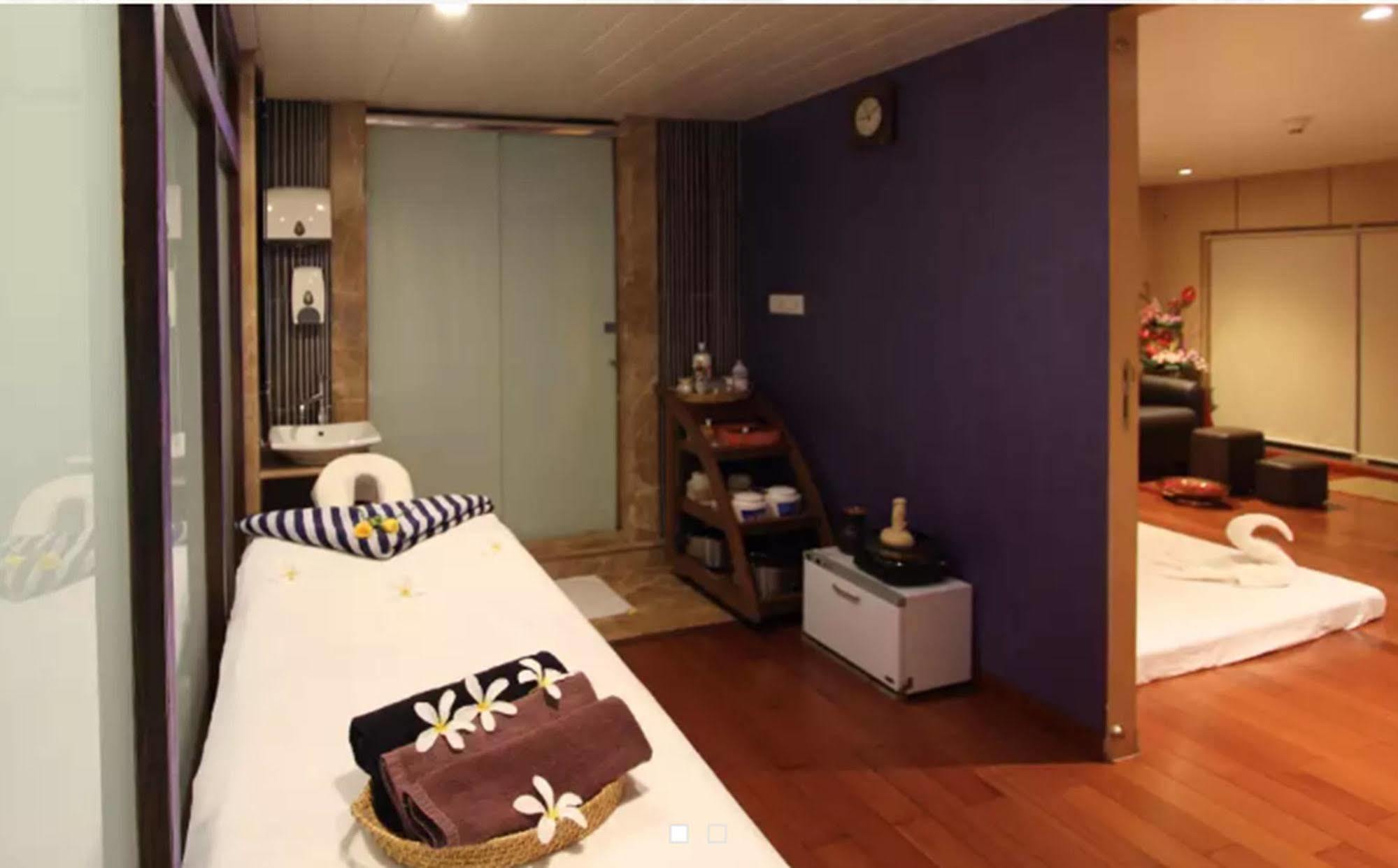 Iris The Business Hotel Bangalore Exterior photo
